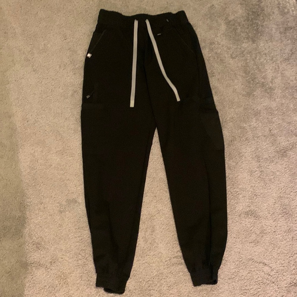 FIGS Scrub. Black
